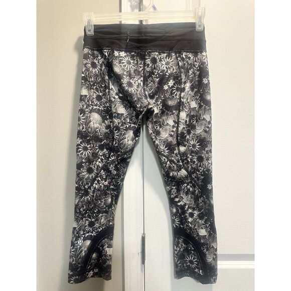 Lululemon‎ Run Inspire Crop II Flowabunga Black Angel Wing Size 6 - Picture 1 of 6